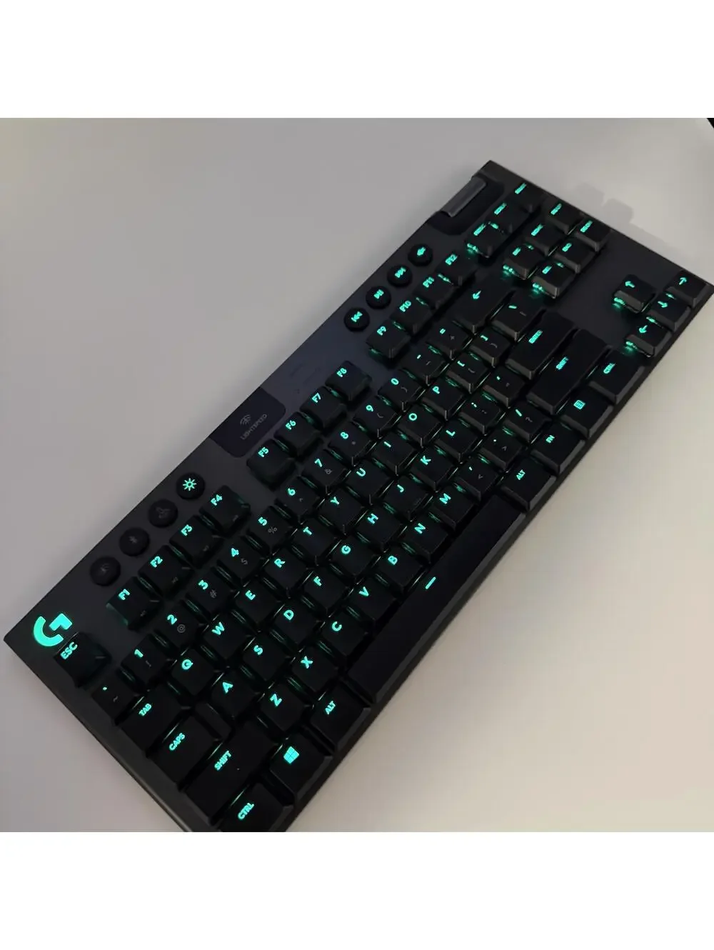 Logitech G915 TKL Tenkeyless Lightspeed Wireless Mechanical Gaming Keyboard RGB